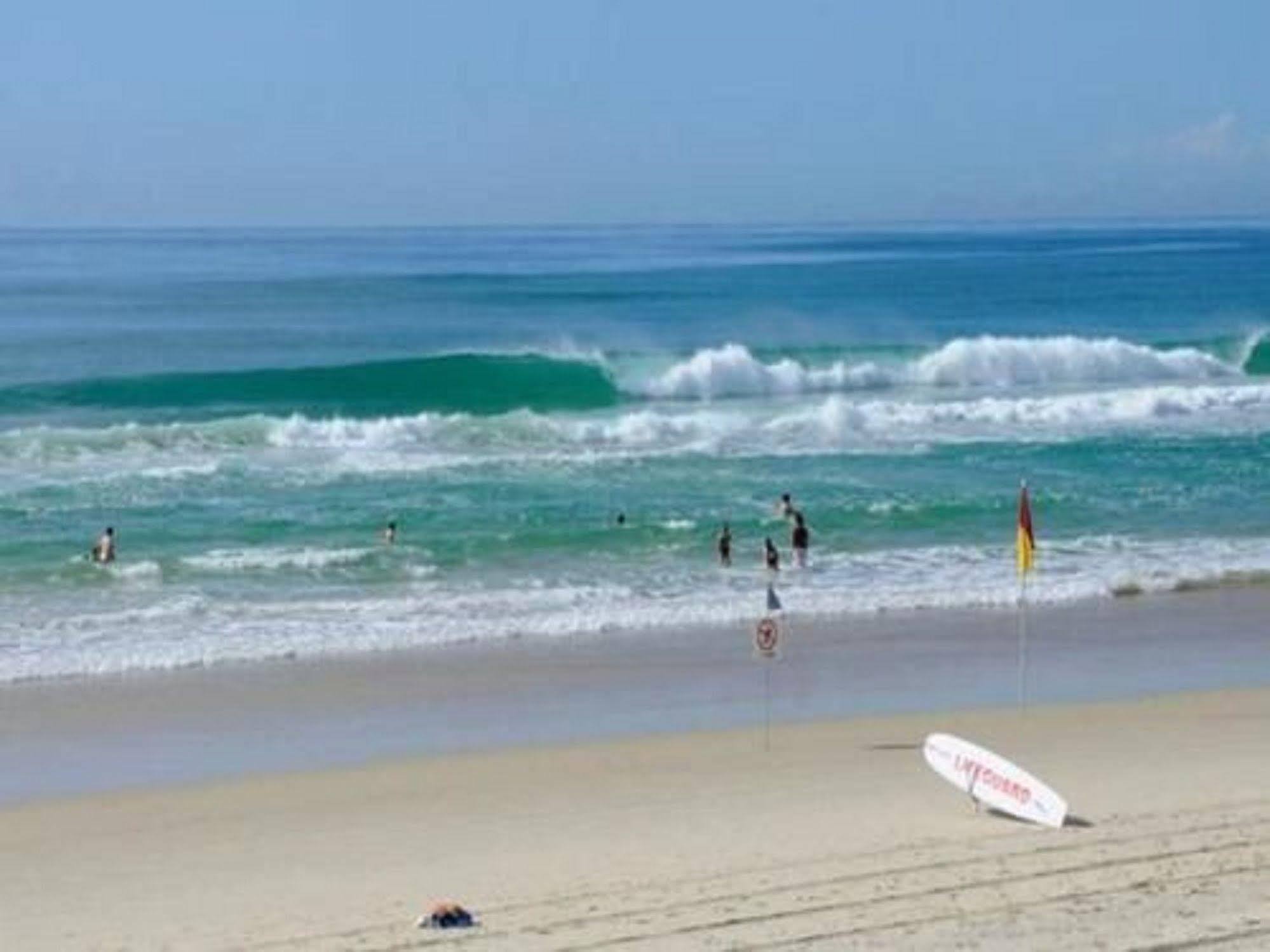 Beaches On Wave Street Gold Coast Kültér fotó